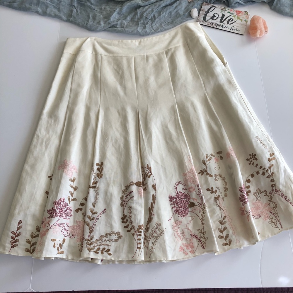 Stunning Ann Taylor winter white skirt size 12